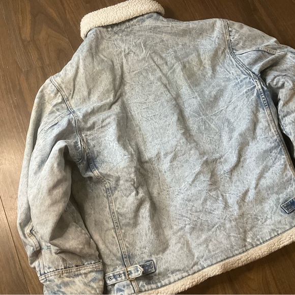 Vintage distressed oversized Sherpa lined denim jacket - Picture 15 of 15